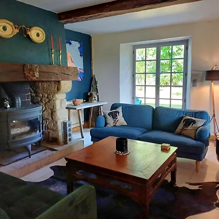 Chateau In Sw France - Comfortable 6 Bedroom House